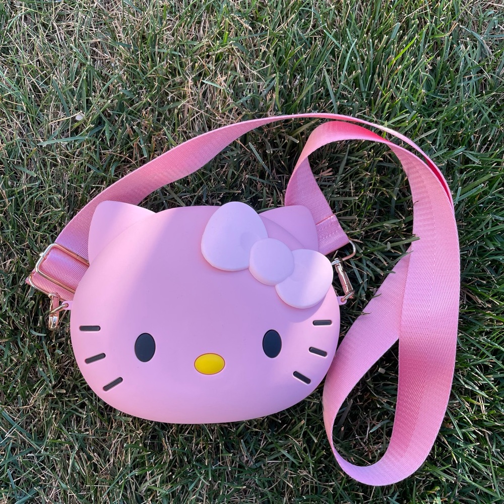 Hello Kitty Silicone Crossbody Purse – Cute & Stylish!
